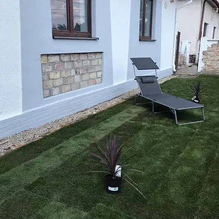 - Garden - Vendeghaz Apartment *