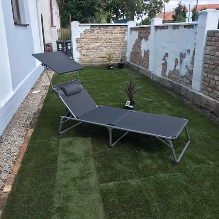 - Garden - Vendeghaz Apartment *