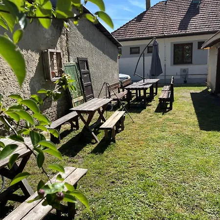 - Garden - Vendeghaz * Nesvady