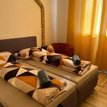 - Garden - Vendeghaz Apartment *