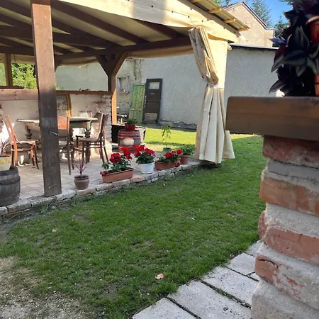 - Garden - Vendeghaz Apartment