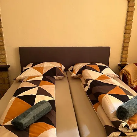 - Garden - Vendeghaz Apartment *