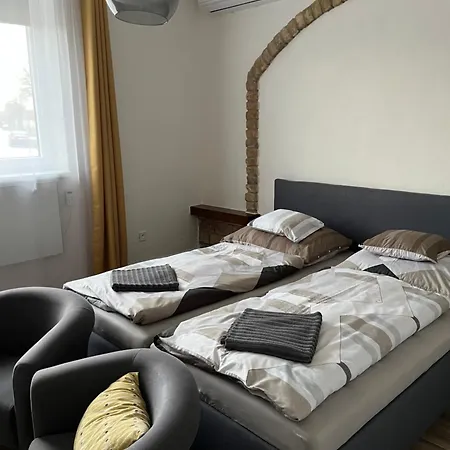 - Garden - Vendeghaz Apartment *